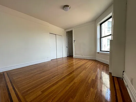 Rented by Hillel Realty Group | media 5