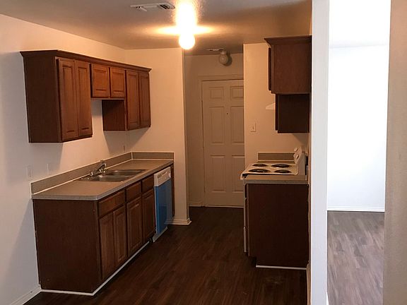 4th image of 2905 Lasalle St