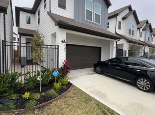 8402 Curry Rd, Houston, TX 77093