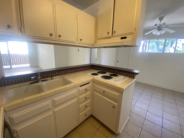 11920 Mayfield Ave #16 — Photo 5