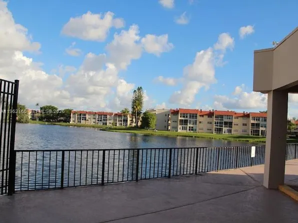 8000 N Sunrise Lakes Dr APT 309, Sunrise, FL 33322