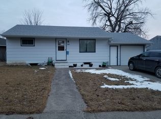 1611 E Cabot St, Pierre, SD 57501
