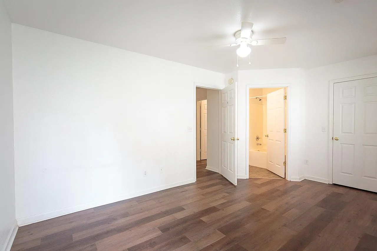 726 West Georgia Street - Unit 1 — Photo 4