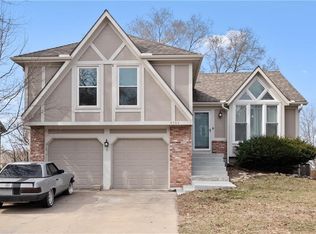 4744 Roundtree Ct, Shawnee, KS 66226