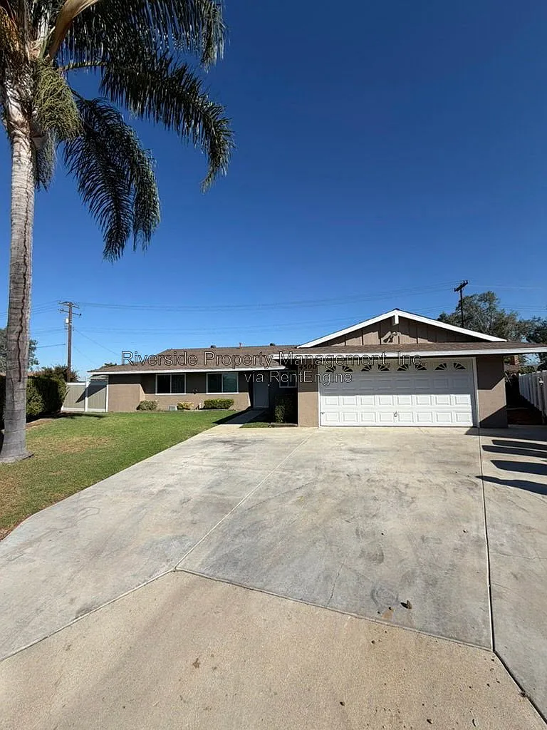 4 bed, 2.0 bath, 1359 sqft, $3,700 — Photo 1