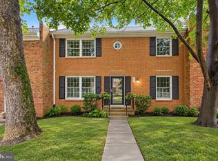 5922 Queenston St, Springfield, VA 22152
