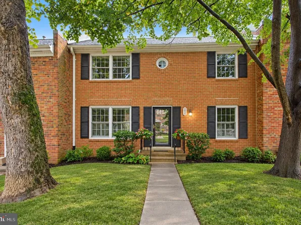5922 Queenston St, Springfield, VA 22152