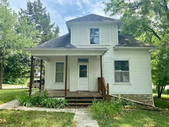 301 Linn St #B, Leavenworth, KS 66048