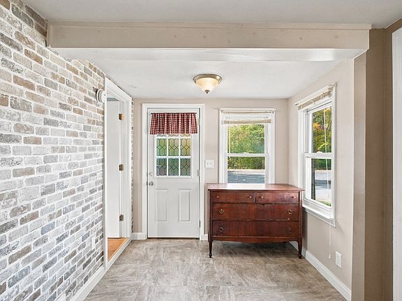 4th image of 111 Franklin St