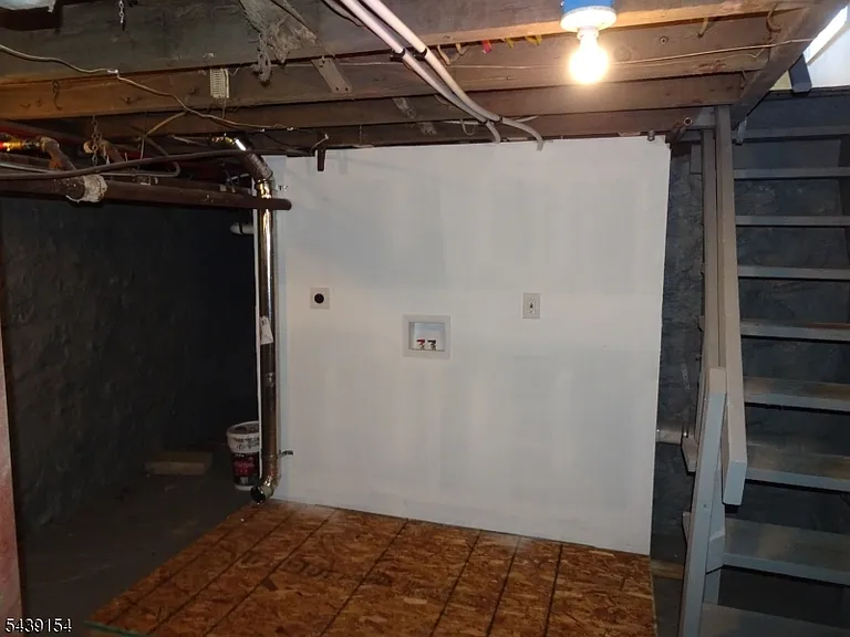 689 Sayre Ave — Photo 20