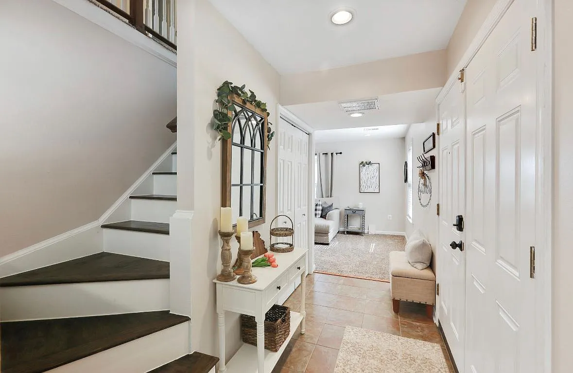 Building Photo - 15570 Traverser Ct