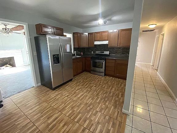 3rd image of 400 Bellarmine Dr E