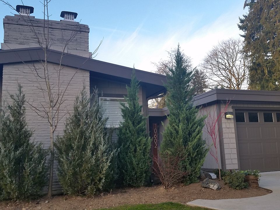 2nd image of 10602 NE 45th St