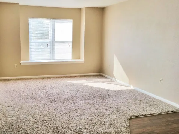 Sundance I, 202 Sundance Dr #19, Paola, KS 66071