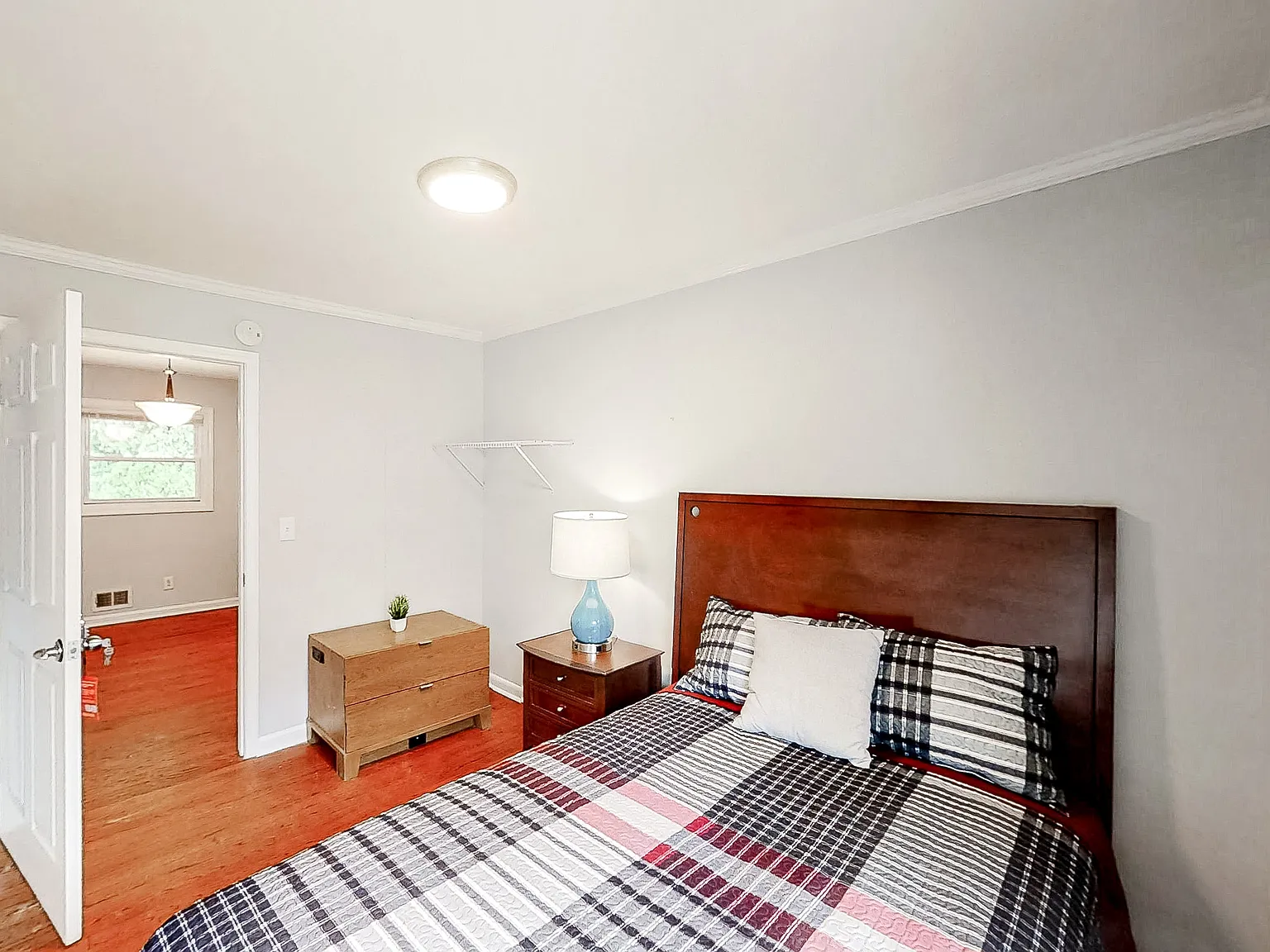 4 bed, 2.0 bath, 1875 sqft, $724 — Photo 2