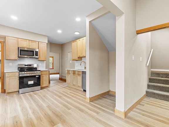 3rd image of 1637 Maple STREET