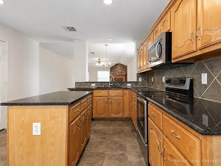 701 Orchid Blvd — Photo 8