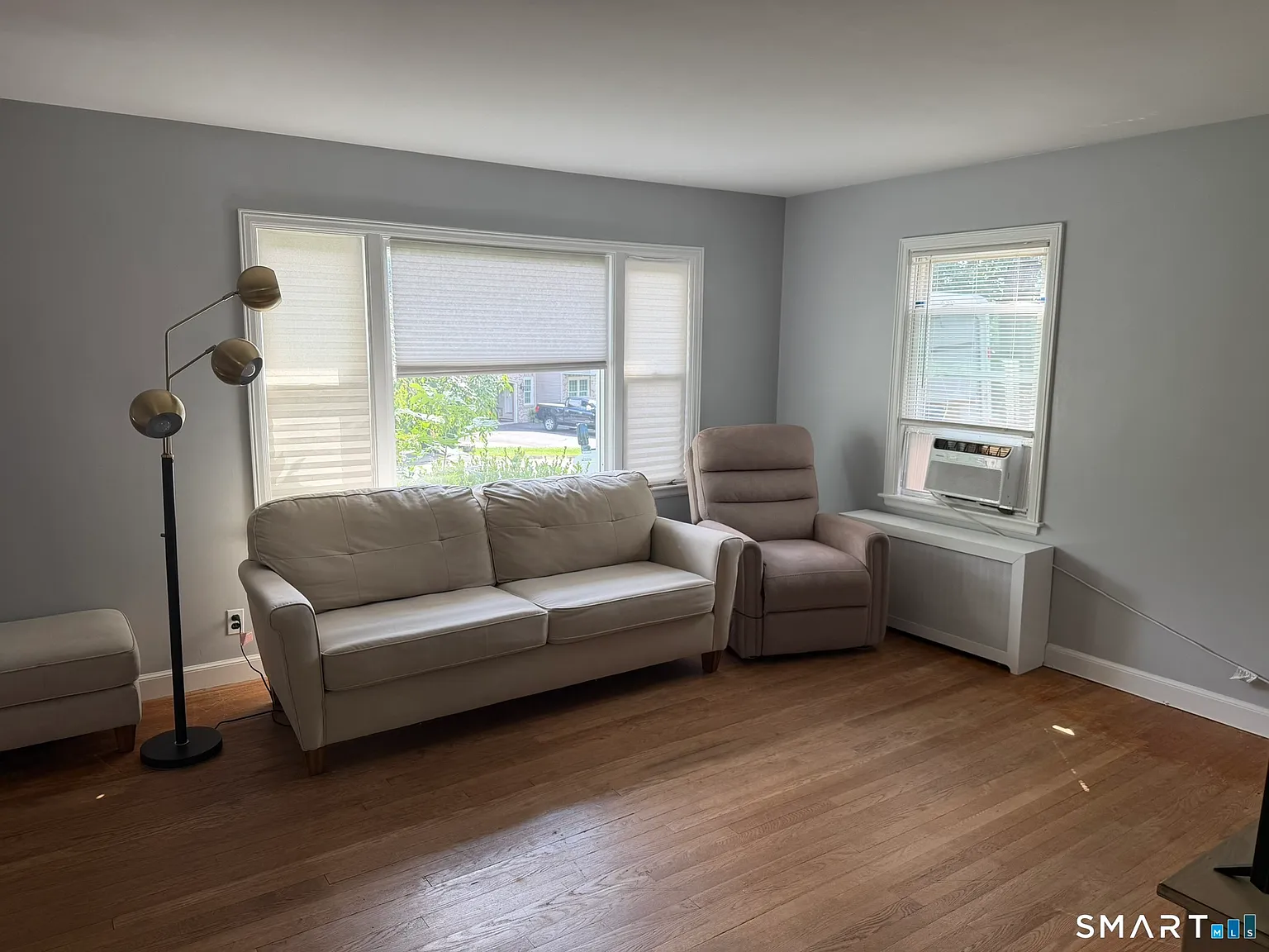 4 bed, 1.5 bath, 1406 sqft, $2,500 — Photo 2