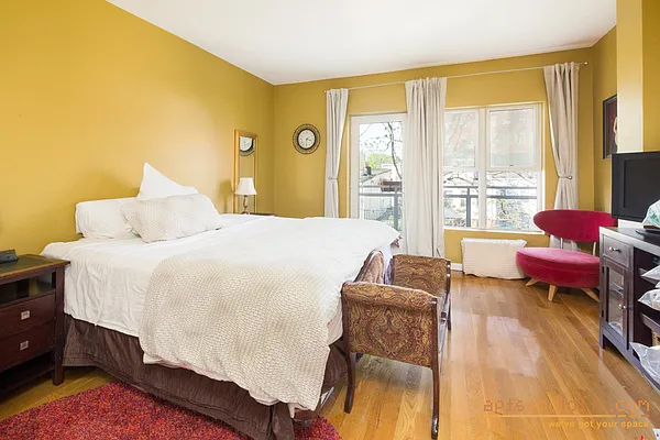 Sold by aptsandlofts.com | media 4