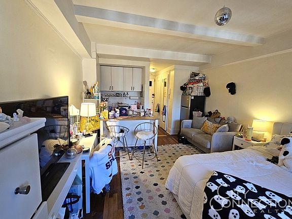 4th image of 320 E 42nd St APT 2307
