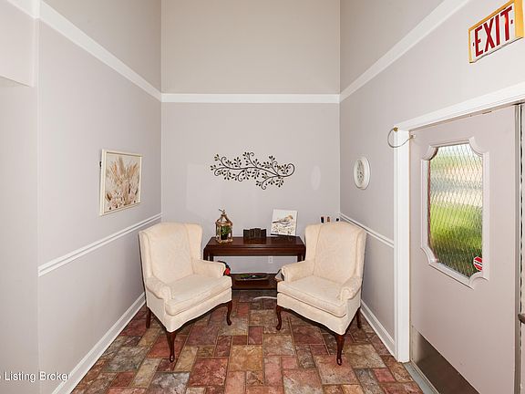 3rd image of 1800 Manor House Dr APT 106