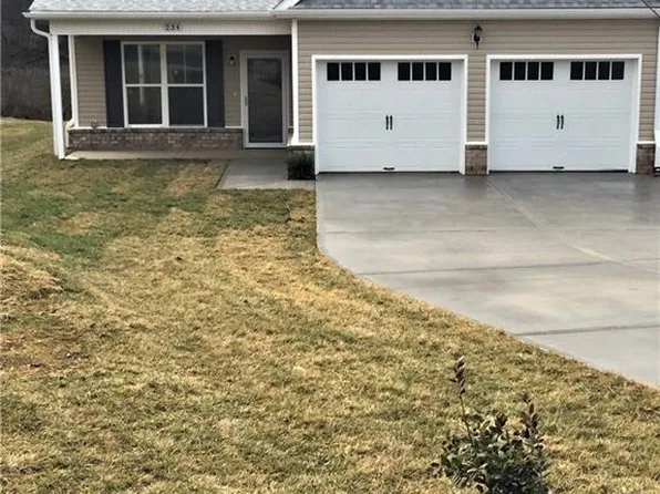 234 S Boyles St, Pilot Mtn, NC 27041