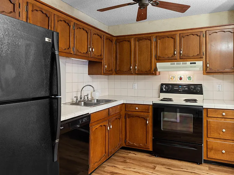 3426 Wildewood Dr — Photo 21