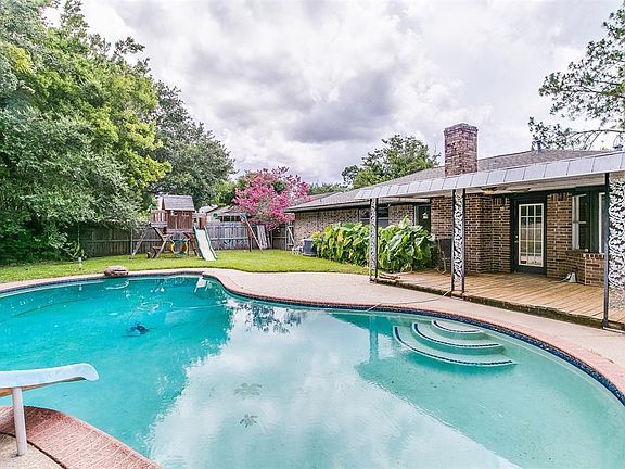 3rd image of 5509 Thornwood Cir