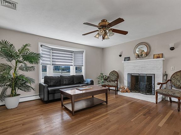 4th image of 8 Park Cir