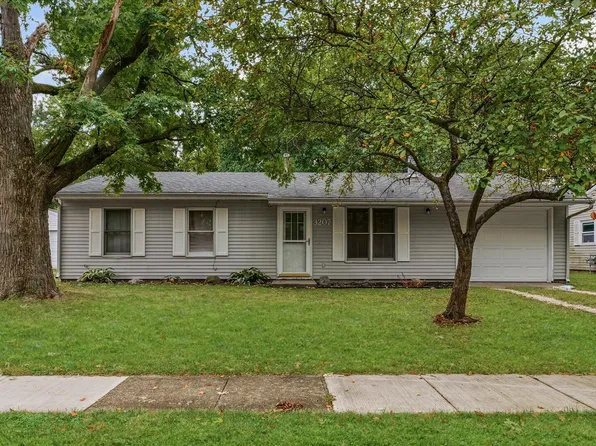 3207 Ridgewood Dr, Champaign, IL 61821