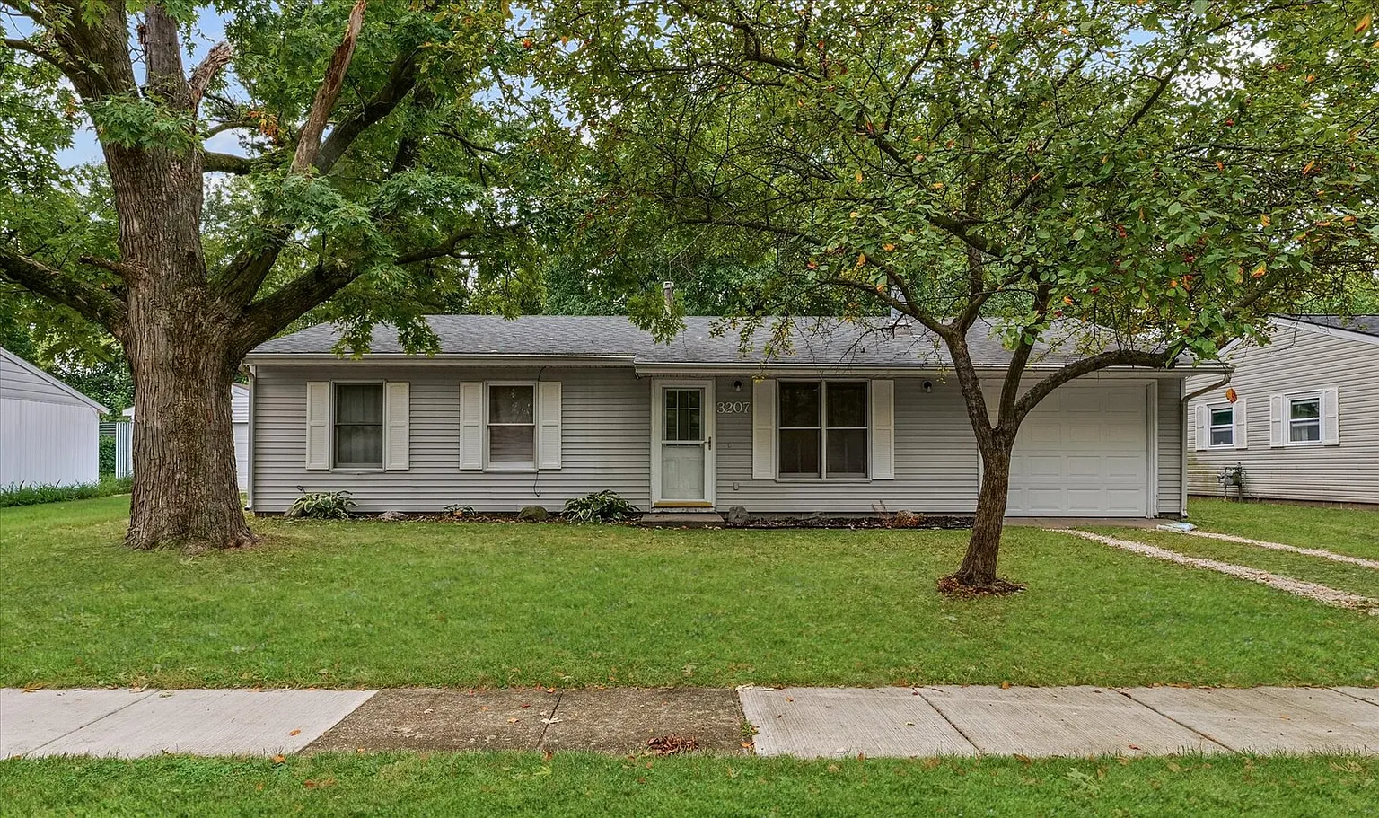 3207 Ridgewood Dr photo 1