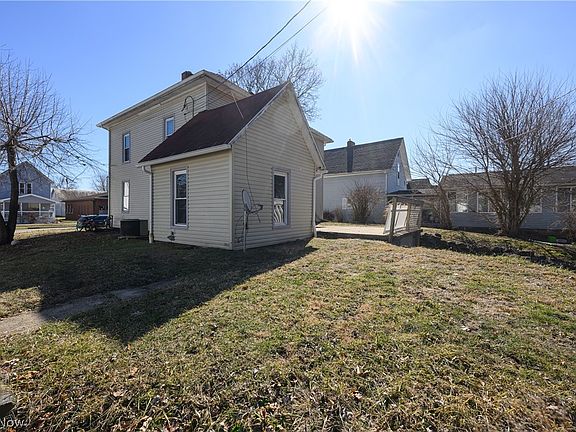 4th image of 204 S Main St