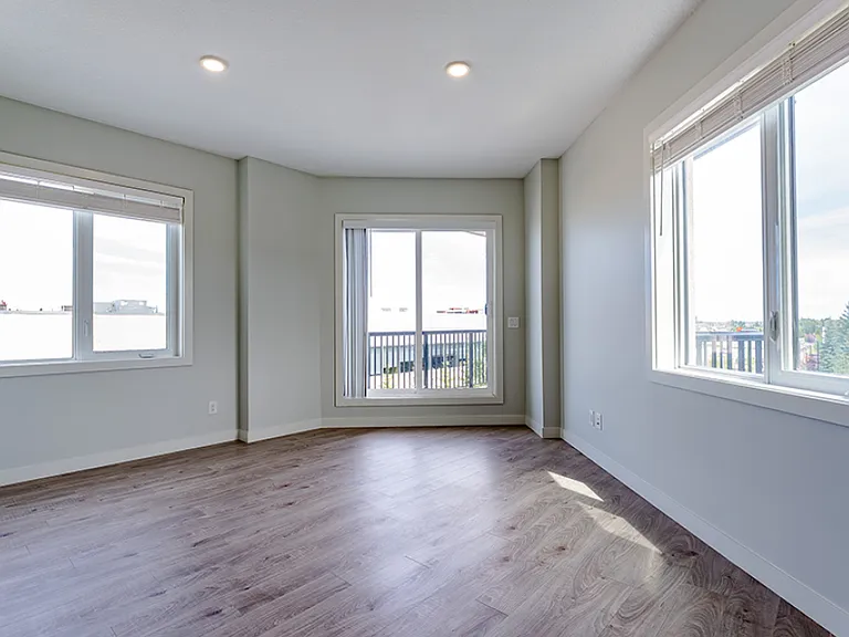 11189 Ellerslie Rd SW — Photo 4