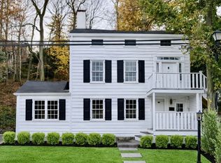 94 Main St, Roslyn, NY 11576