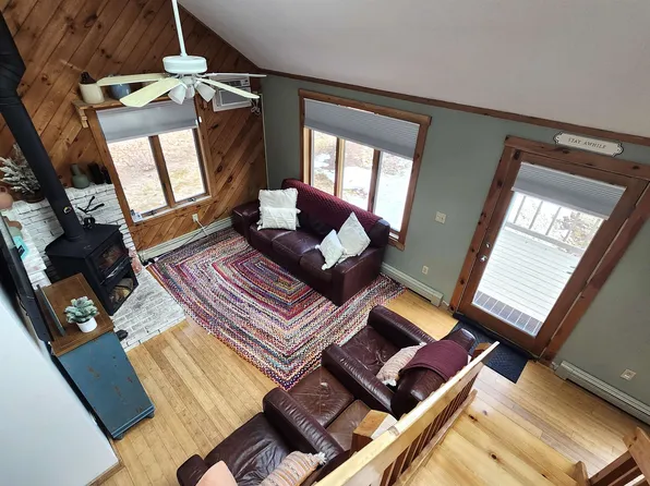 22 Court Street, Campton, NH 03223