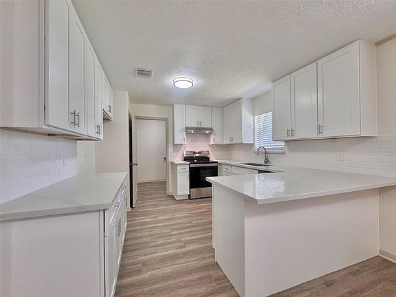 2nd image of 8223 Gulf Tree Ln