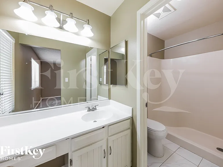 2915 W Danbury Dr — Photo 10