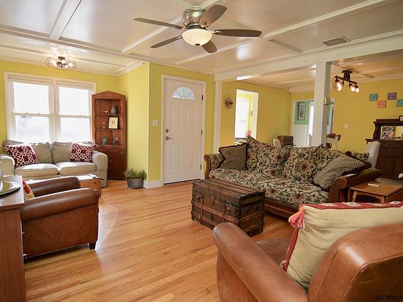 4th image of 115 W Circular St