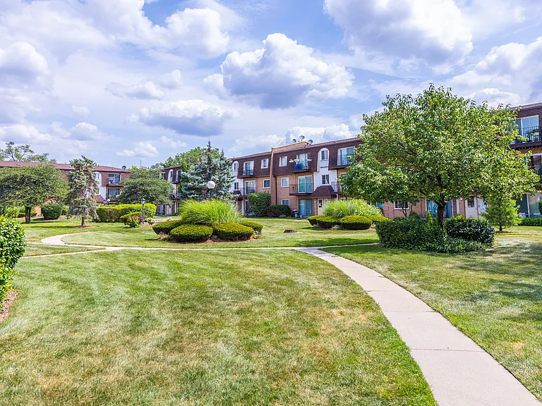 9480 Bay Colony Dr #2N — Photo 15