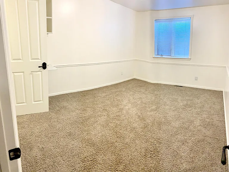 10512 N 5470 W — Photo 9