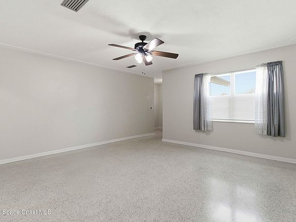 3rd image of 285 Hickory Ave