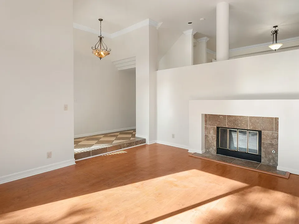 4339 Nobel Dr #110