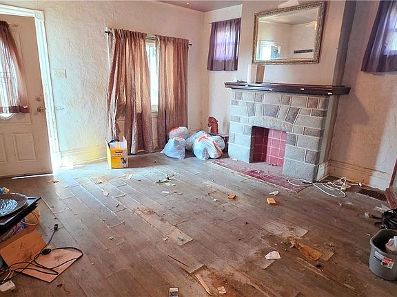 4th image of 221 Lea St