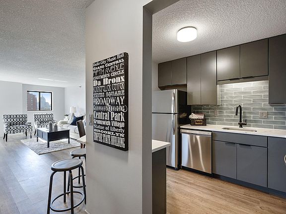 3rd image of 78 10th St E Unit 1604