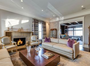 3C Foxwood Rd, Great Neck, NY 11024