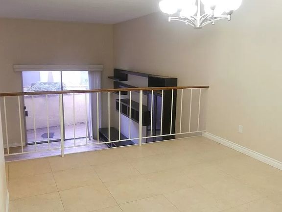 3rd image of 1711 Grismer Ave APT 26