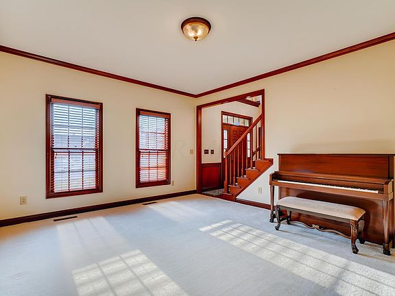 3rd image of 6627 Montchanin Ct