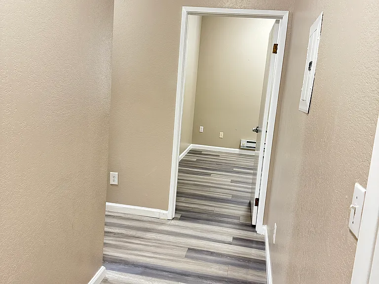 2070 University Avenue — Photo 35
