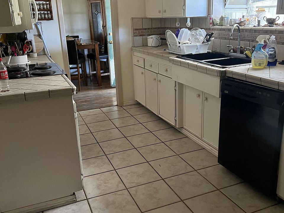 2nd image of 537 E Mariposa Way