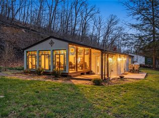 142 Twin Lakes Dr, Zelienople, PA 16063